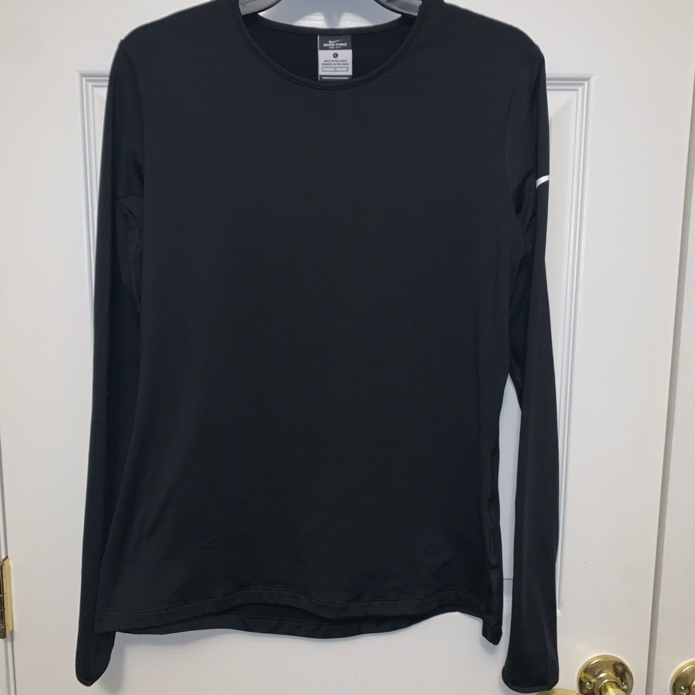 ✨Nike Thermal Long sleeve top✨